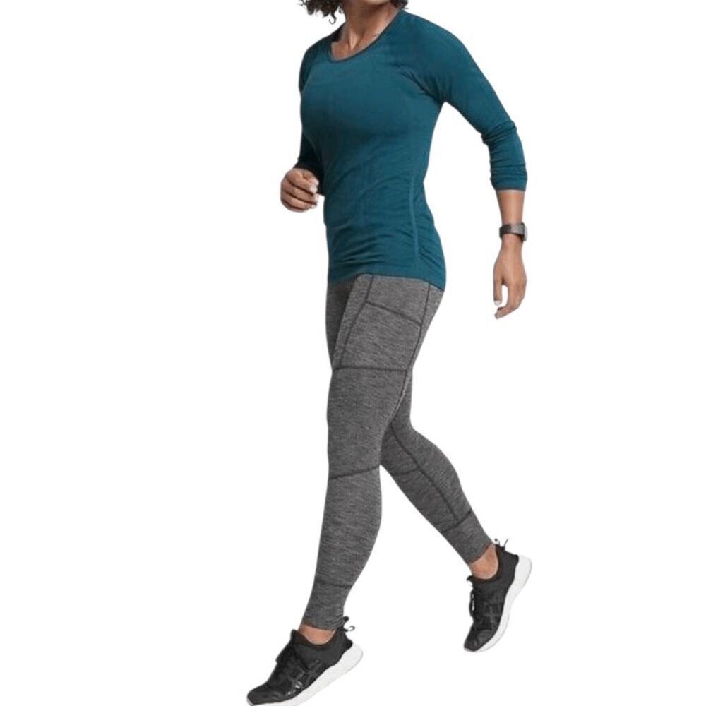 ATHLETA Excursion Tight in Heathered Black Size Medium
